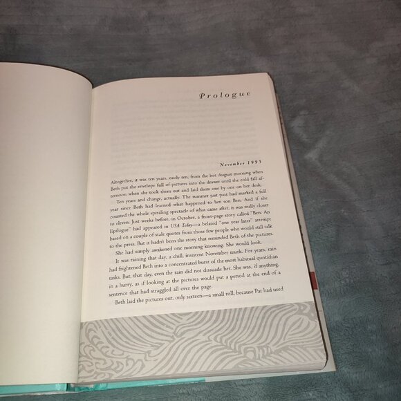 Book Deep End of the Ocean Jacquelyn Mitchard Bestseller plot redemption love - Picture 7 of 10